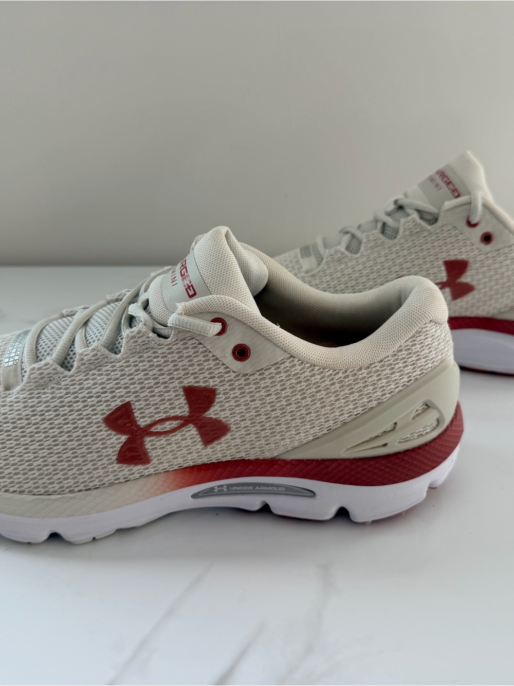 Under Armour Charged Gemini Mens Size 12 Lace Up Mesh Sneakers Beige/Red/White